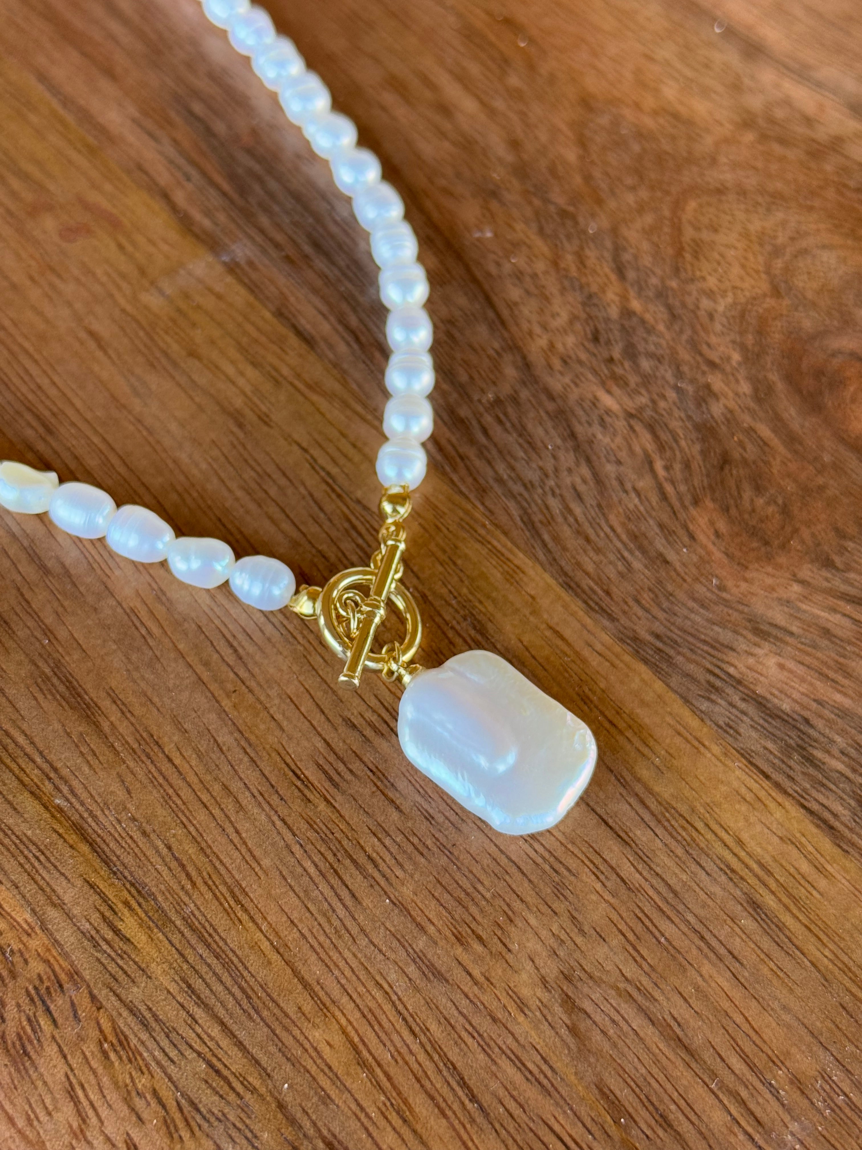 Freshwater Pearl Pendant Choker