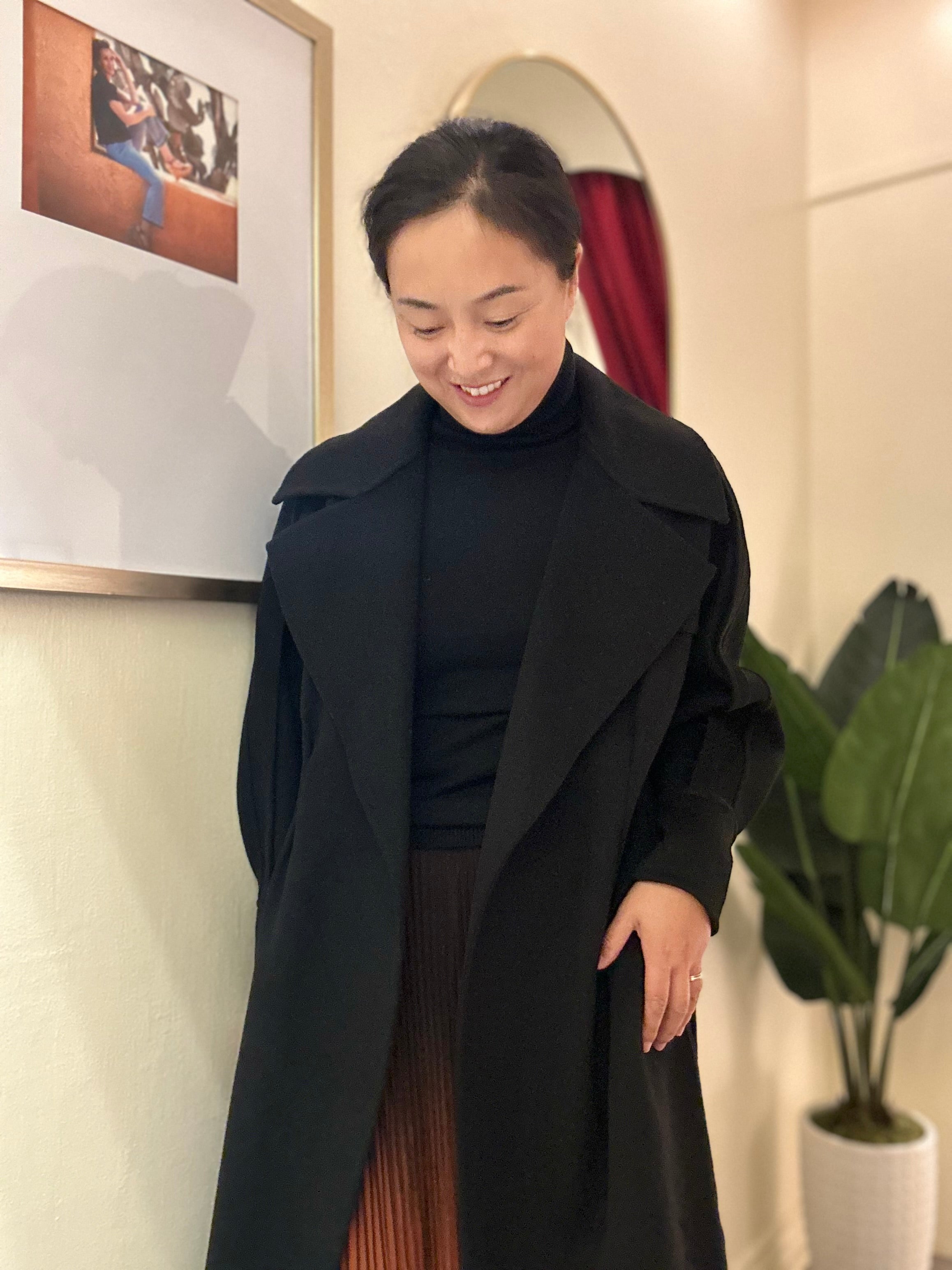 Black Wide-Lapel Collar Wool Coat with Puff Sleeves