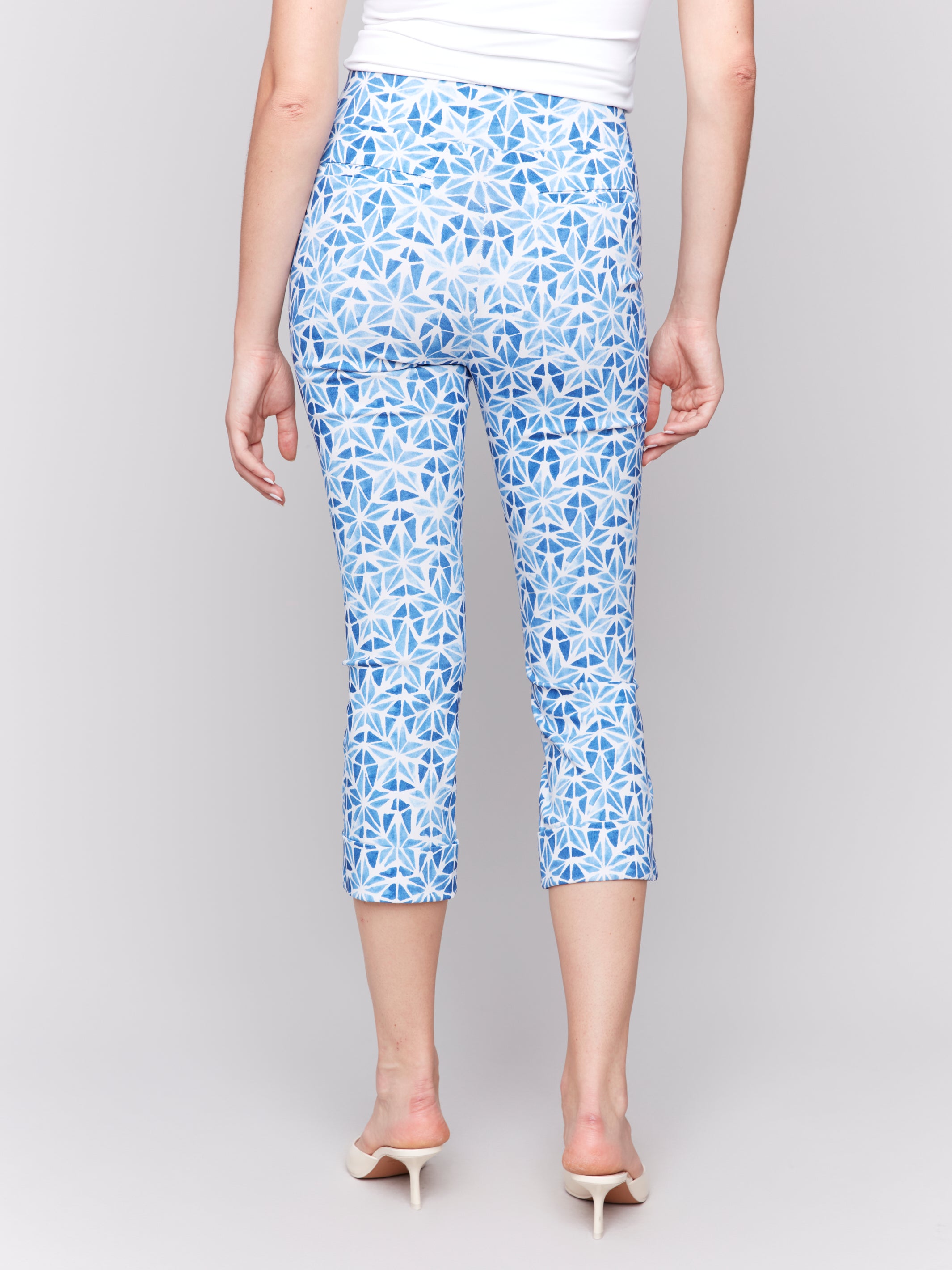 Charlie B Printed Stretch Pull On Capri Pant