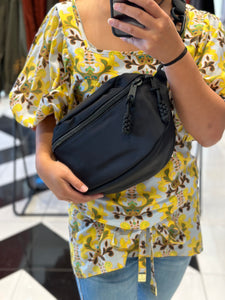 FANG NYLON SLING BAG