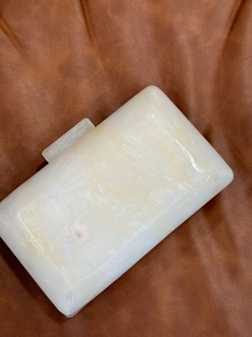 CHIN CRÈME MARBLE CLUTCH